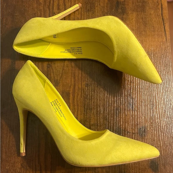 Yellow sued pumps - Picture 4 of 6